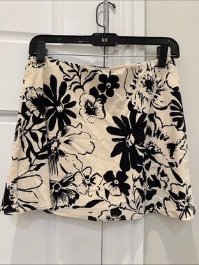 Abercrombie & Fitch Black and Cream Floral Skater Skirt